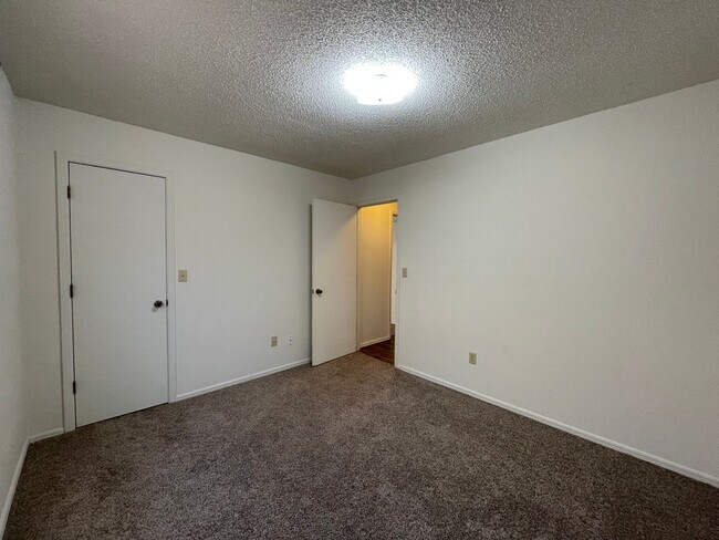 Building Photo - Beautifully Maintained Single-Level Home