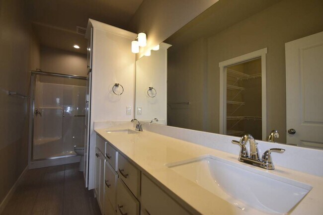 Building Photo - iscover this spacious 4-bedroom, 2.5-bath home in Lynden, WA