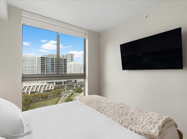 Building Photo - 11 NE 6th St