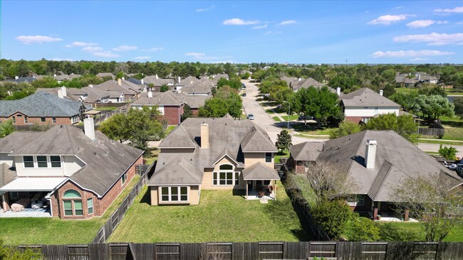 Building Photo - 17915 Quiet Loch Ln