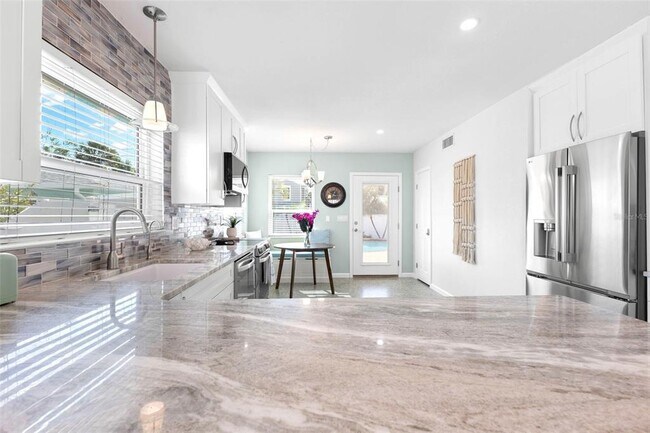 Building Photo - 108 11th Ave