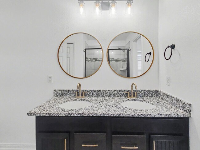 Building Photo - 1310 Cardinal Trl