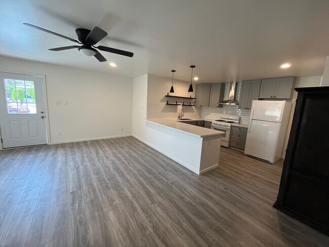 Building Photo - 316 Hardister Dr