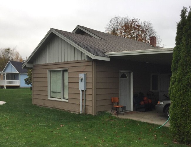 Building Photo - 8663 Depot Rd