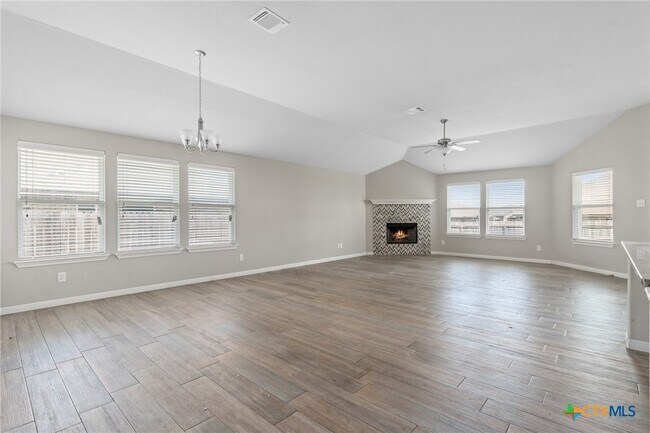 Building Photo - 6117 Verde Dr
