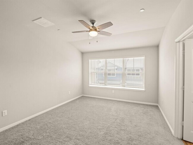 Building Photo - 516 E Slaughter Ln