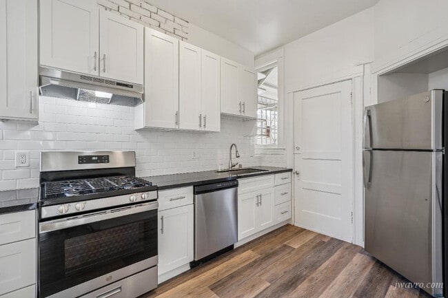 Building Photo - 1704 Steiner St