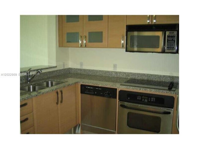 Building Photo - 2101 Brickell Ave