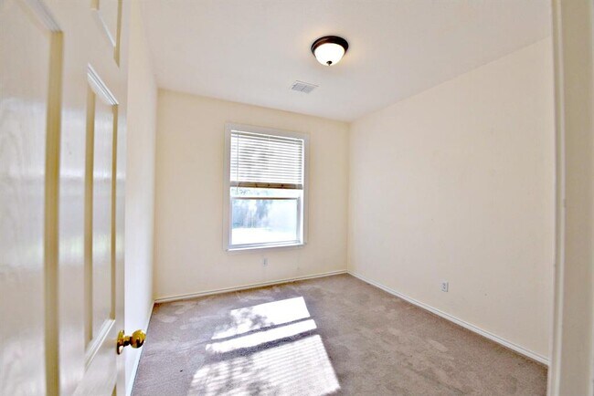 Building Photo - 4220 N Summercrest Loop
