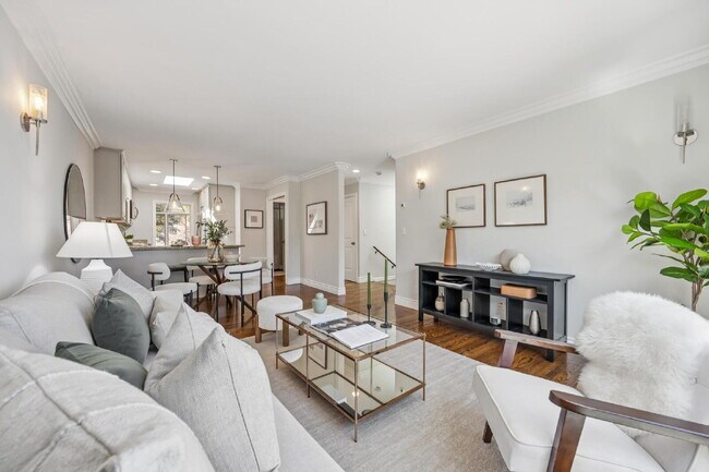 Building Photo - Beautiful 3 Bedroom 2 Bathroom Single Fami...