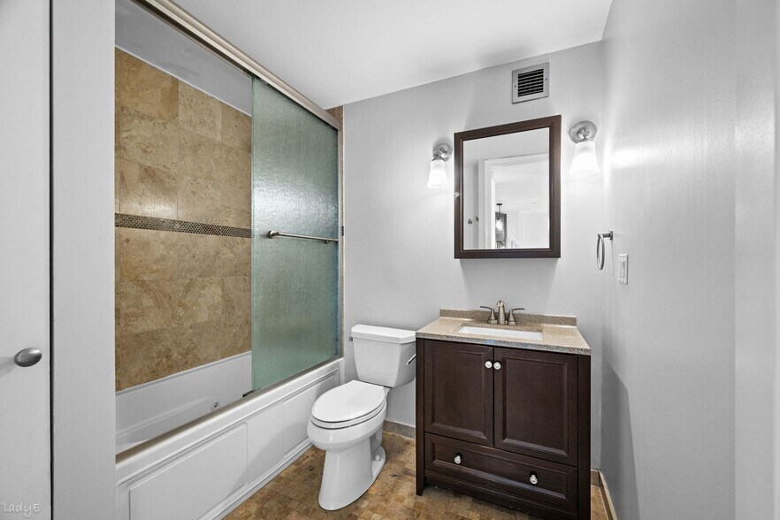 Building Photo - 2020 N Lincoln Park W
