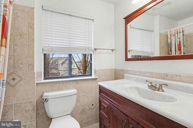 Building Photo - 910 Mountainview Dr