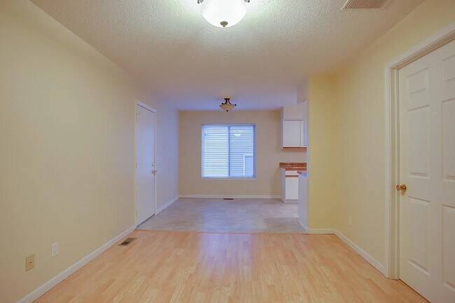 Building Photo - 3003 Valerie Dr