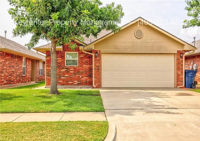 Building Photo - Gorgeous 3 bedroom 2 Bath and 2 Car Home in the Heart of Yukon