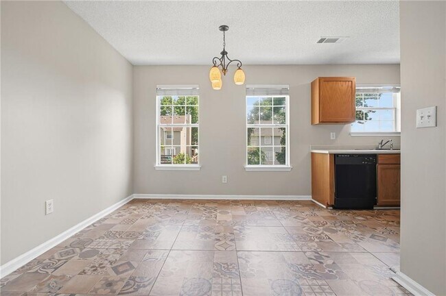 Building Photo - 5949 Idlewood Pl