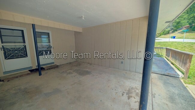 Building Photo - 182 Ewart Dr