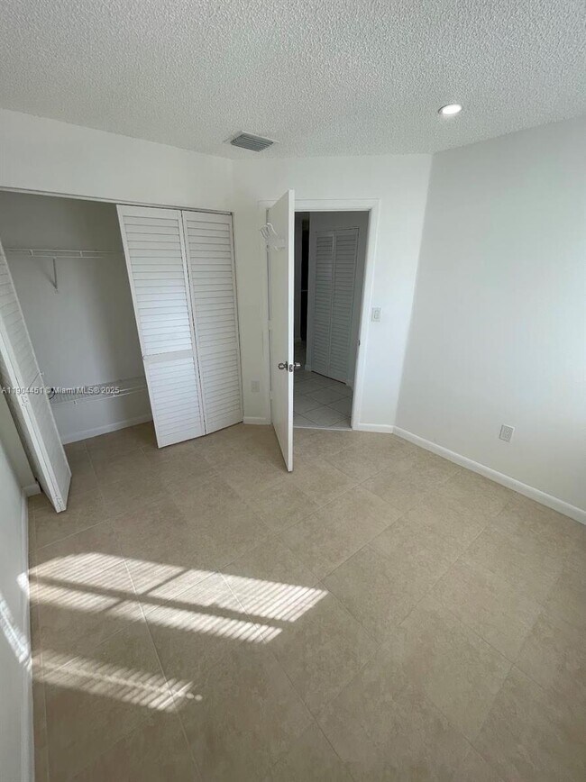 Building Photo - 1165 NW 125th Pl