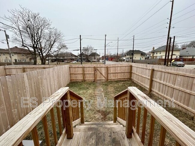 Building Photo - 2960 N Park Ave