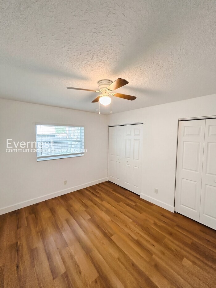 Building Photo - 2070 Loma Linda Way N