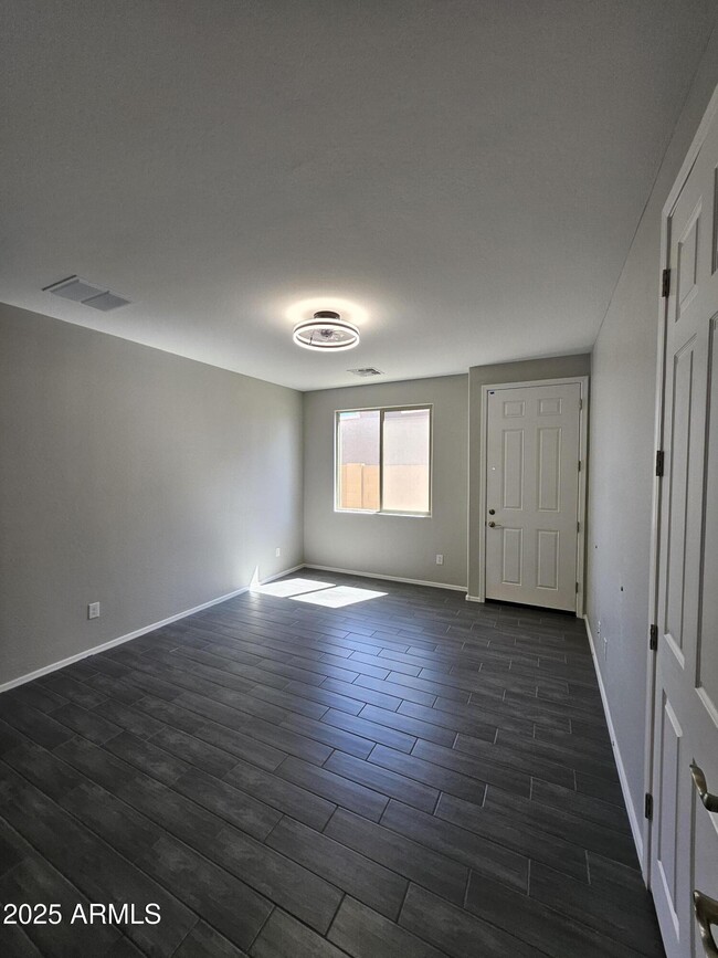 Building Photo - 10756 W Hadley St