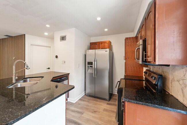 Building Photo - 128 Lablanc Way NW