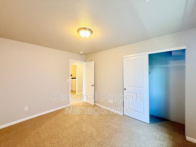 Building Photo - 2727 S White Salmon Dr