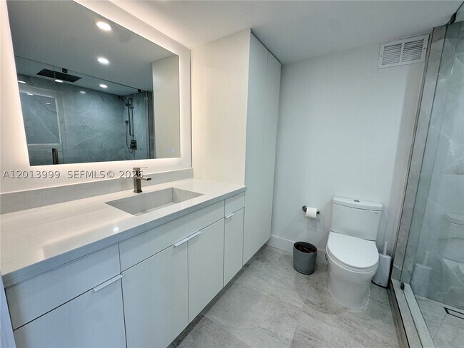 Building Photo - 2899 Collins Ave