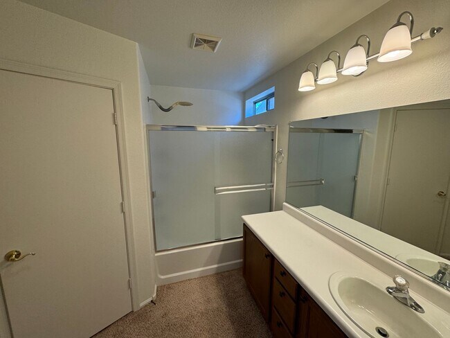 Building Photo - COZY HOME