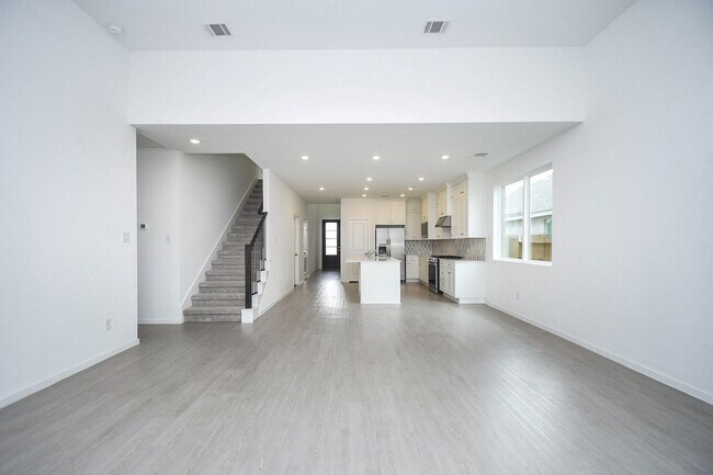 Building Photo - 6319 Seafoam Lake Dr