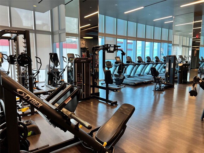 Building Photo - 851 NE 1st Ave