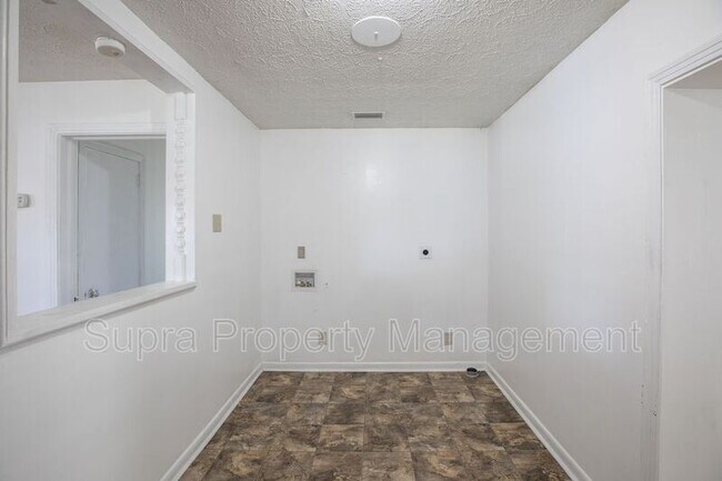 Building Photo - 8242 Lone Star Rd