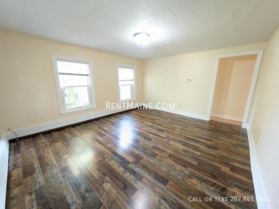 Building Photo - 28 Autumn St