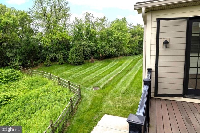 Building Photo - 6098 Creekside Dr