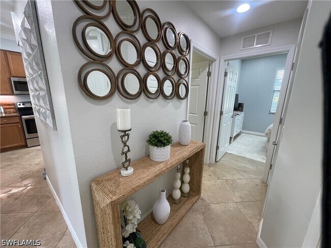 Building Photo - 9727 Acqua Ct