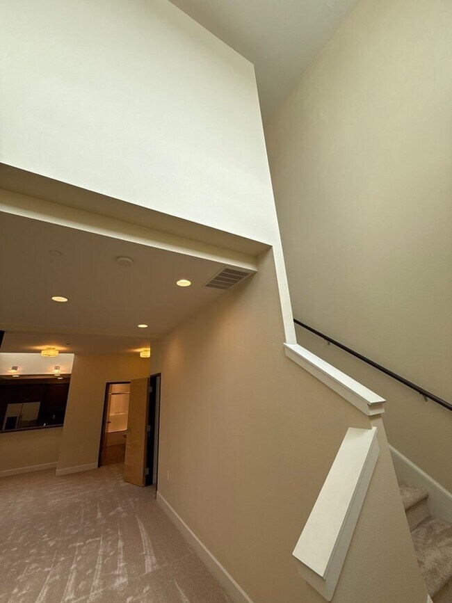 Building Photo - 160 Liberty St NE