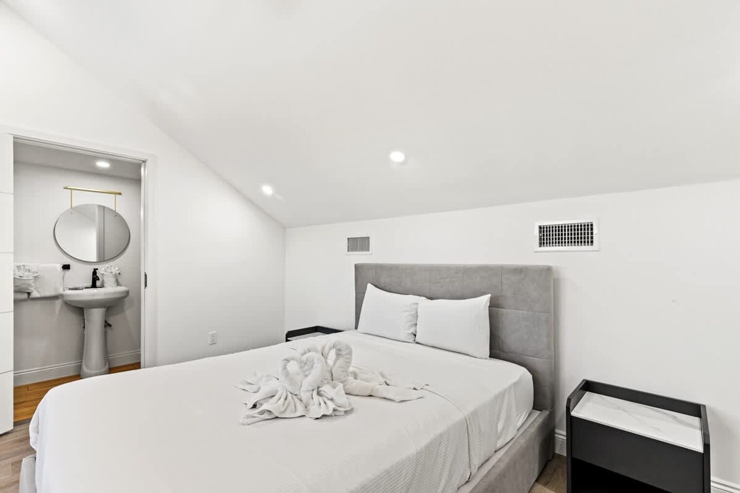 Building Photo - 8115 Thomas Dr