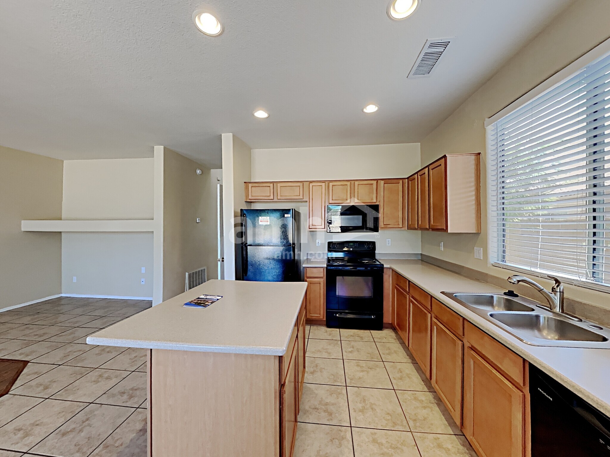 Building Photo - 17514 W Ocotillo Ave