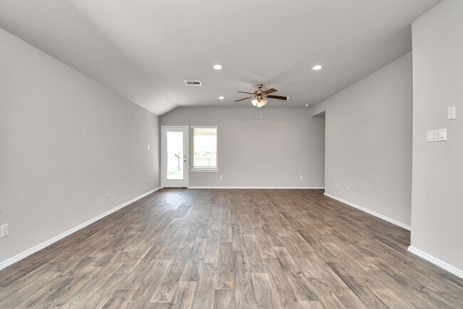 Building Photo - 9826 Laurel Lake Dr