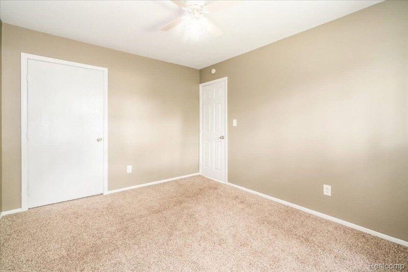 Building Photo - 1656 Parkwood Ave