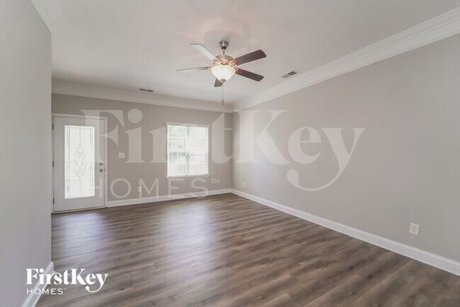 Building Photo - 2408 Kinmere Dr