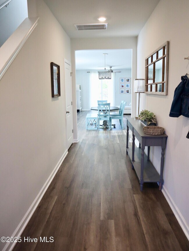 Building Photo - 404 Willet Ct