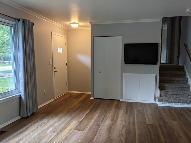 Building Photo - 812 N Mansfield St