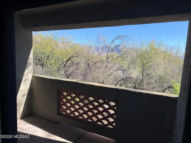 Building Photo - 5751 N Kolb Rd