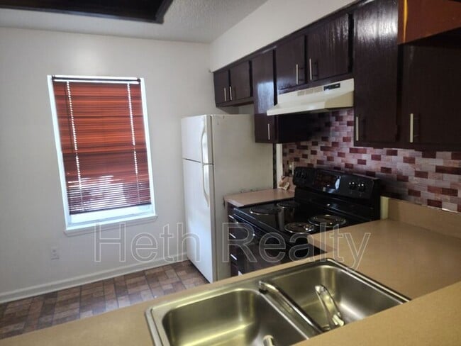 Building Photo - 4647 Barnes Rd S