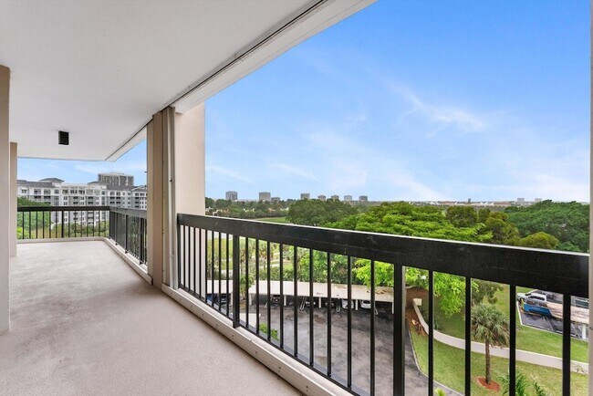 Building Photo - 2425 Presidential Way