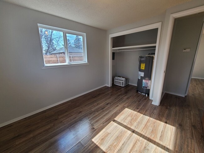 Building Photo - Charming 2 BD 1 Bath Home!