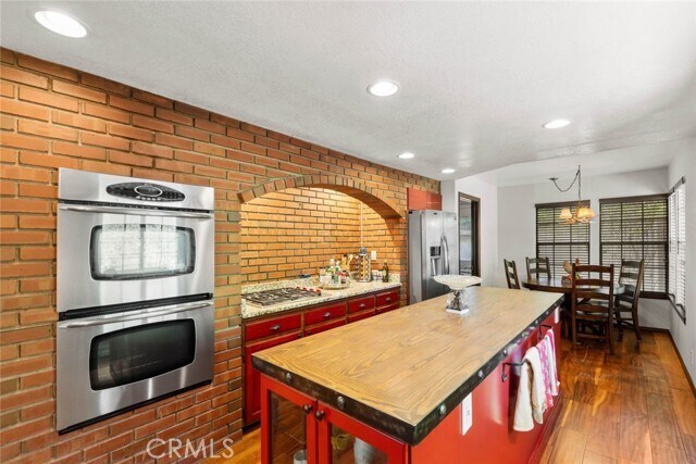 Building Photo - 887 Talisman Ln