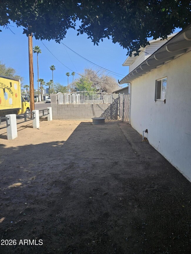 Building Photo - 780 W Coolidge St