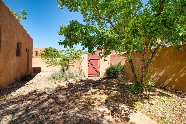 Building Photo - Casados St. - 247