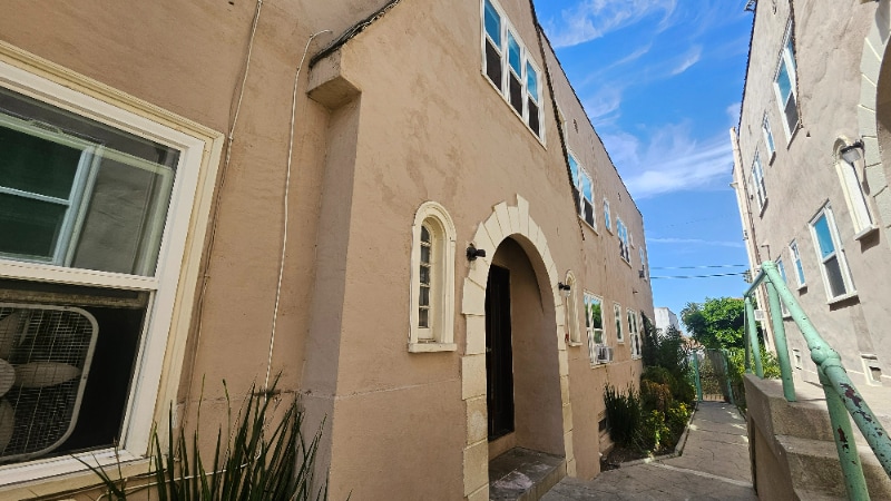 Building Photo - 427-431 Normandie Ave